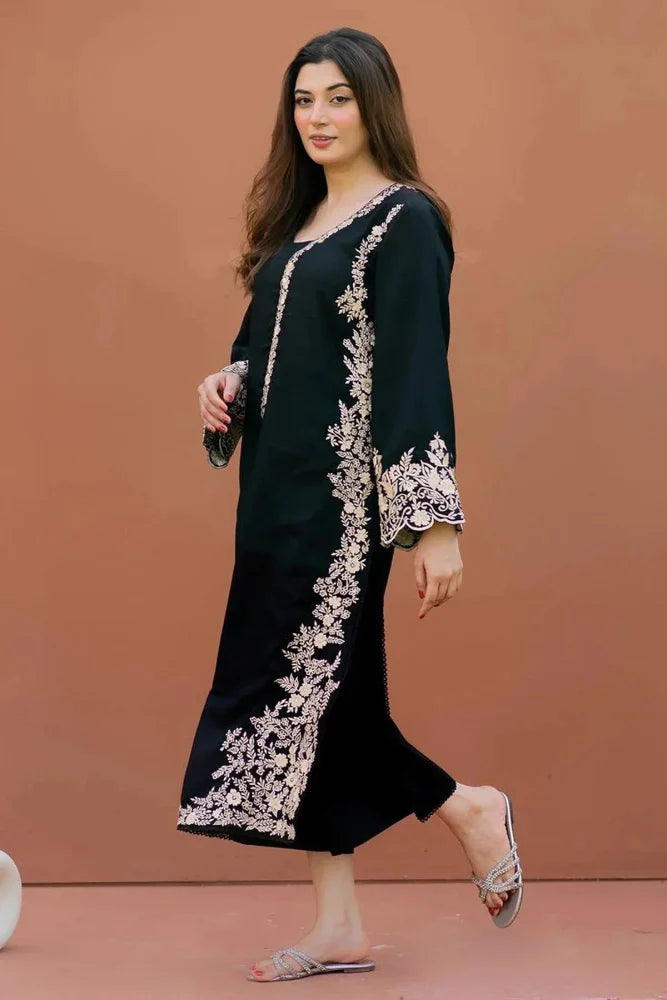 Lawn 2PC Embroidered - 5025 - Sapphire Studios