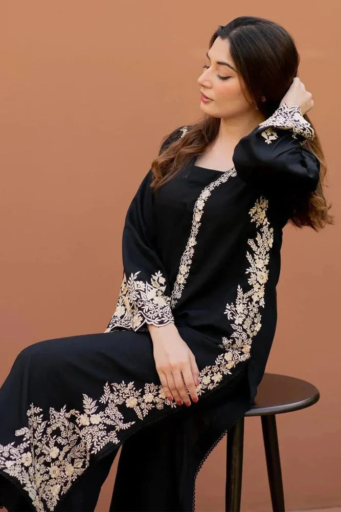 Lawn 2PC Embroidered - 5025 - Sapphire Studios