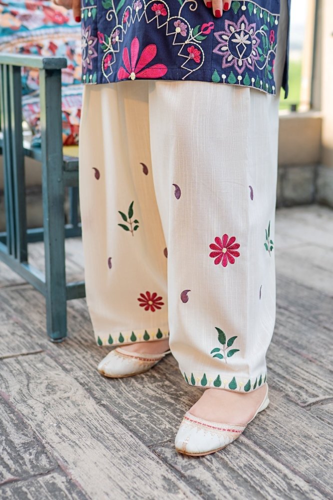 Lawn - 2pc Embroidered - 5081 - Sapphire Studios