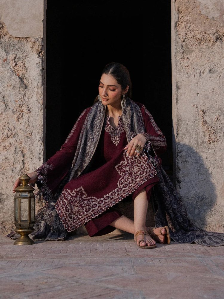 Lawn 3PC Embroidered Shirt with Digital Printed Jacquard Dupatta - 5047 - Sapphire Studios