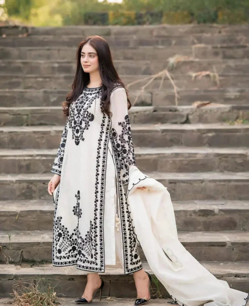 Lawn 3PC Embroidered With Chiffon Embroidered Dupatta - 5019 - Sapphire Studios