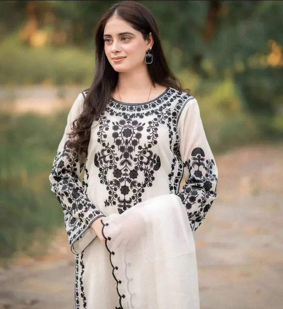 Lawn 3PC Embroidered With Chiffon Embroidered Dupatta - 5019 - Sapphire Studios